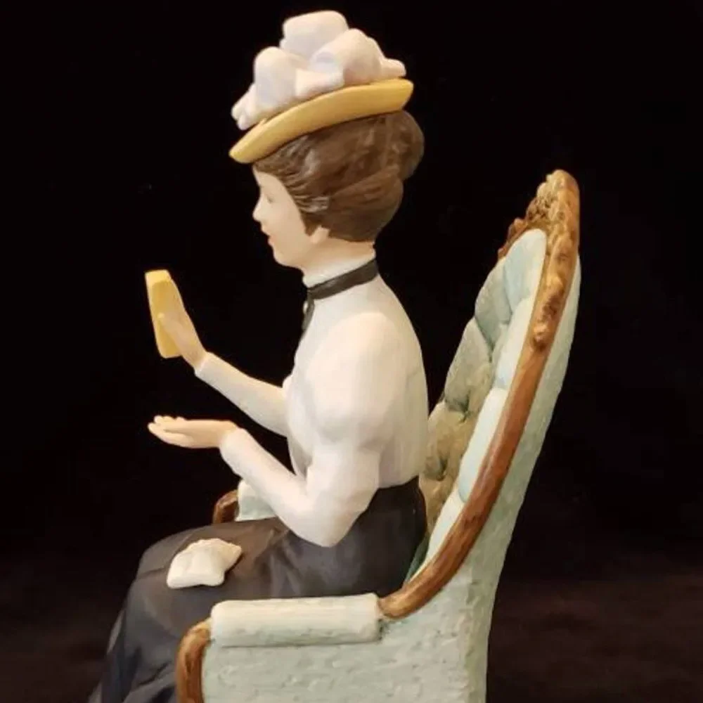 Vintage Avon Mrs P.F.E. Albee Award - 1982